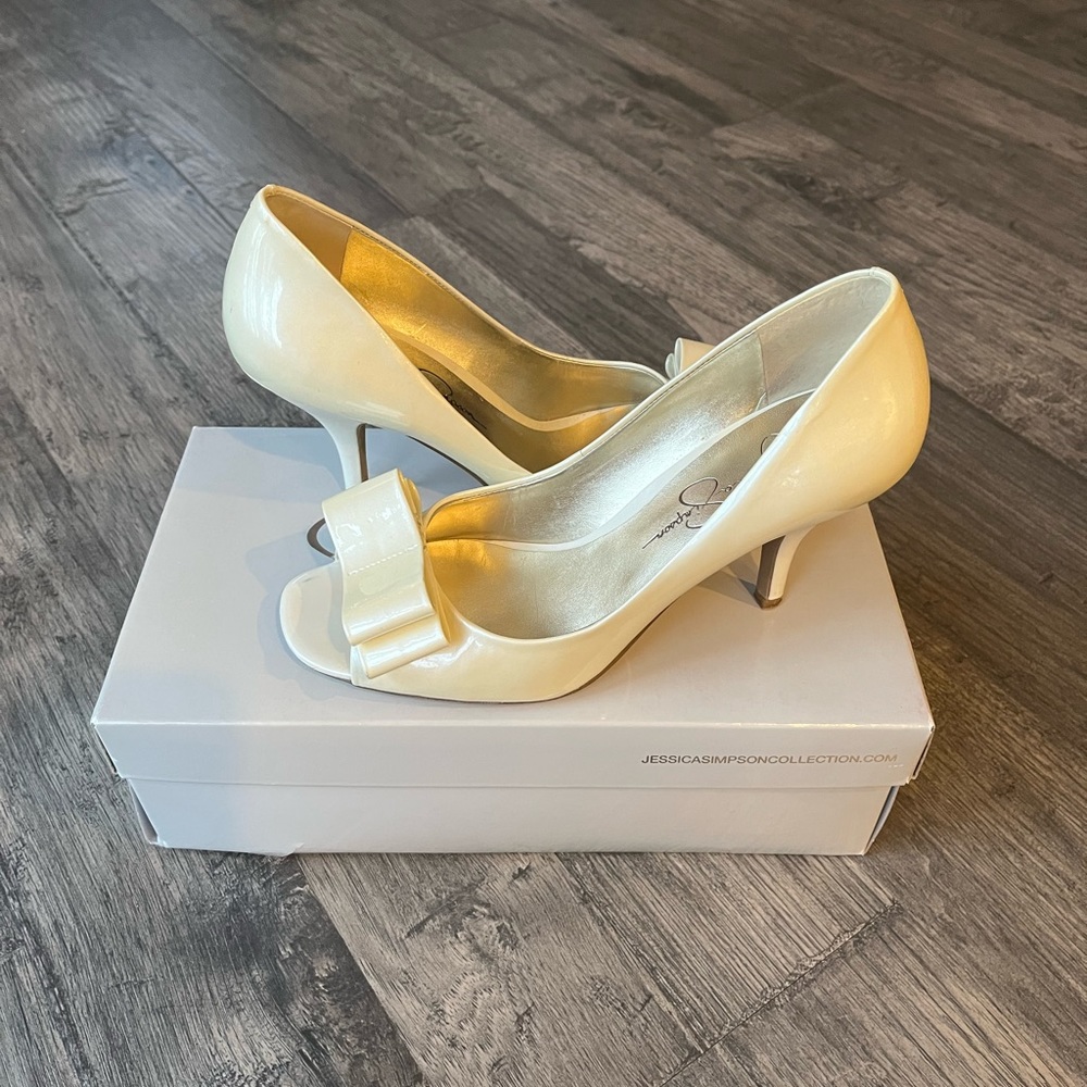 Jessica Simpson Patent Leather Peep Toe Heels Size 7